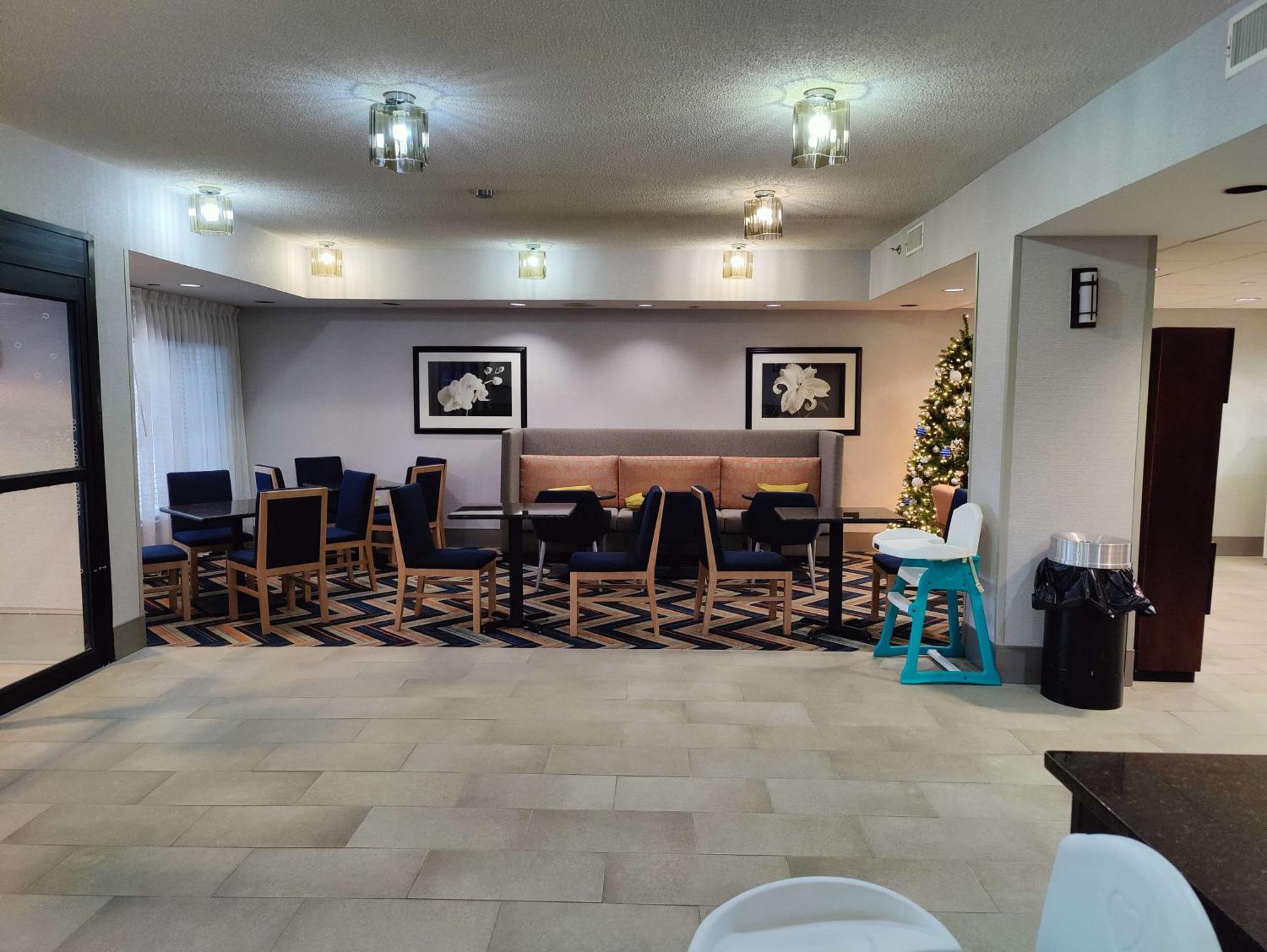 亚特兰大/桃树城希尔顿恒庭酒店 桃树市 外观 照片
